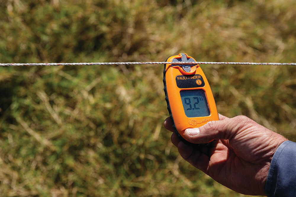 The fault-finder is a simple tool for testing whether there is sufficient power on the fence.