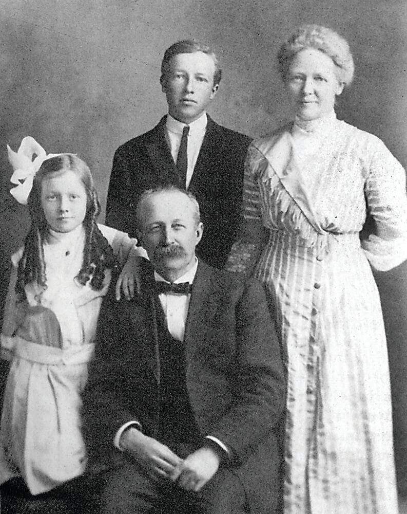 Young Lloyd Noble with his parents and sister